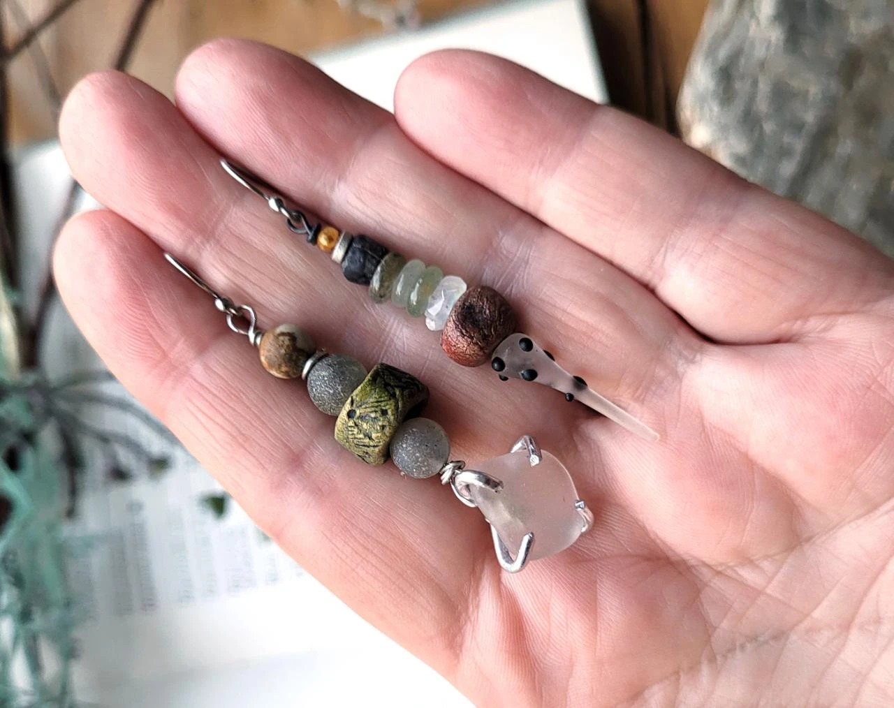 Eclectic, asymmetrical, tribal, grungy earrings: glass pebbles.. – photo 2